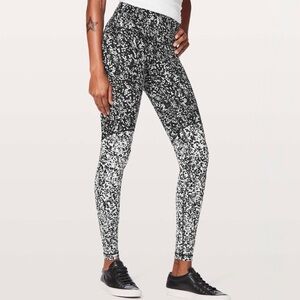 Lululemon Wunder Under Crop 23 Black White Speckled Size 2